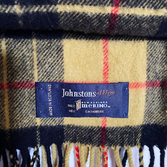 Johnstons of Elgin Merino Wool Fringe Scarf - Picture 3 of 7